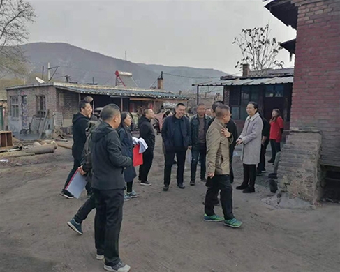 縣委、鎮(zhèn)府領(lǐng)導(dǎo)煤改電驗(yàn)收工程