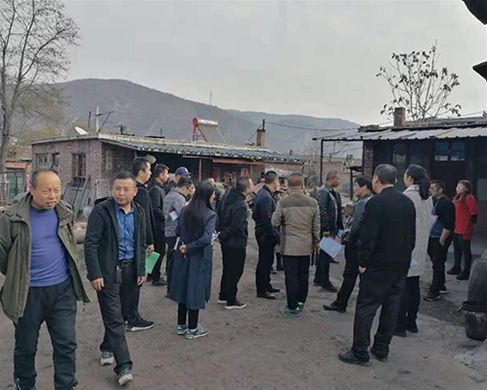 縣委、鎮(zhèn)府領(lǐng)導(dǎo)煤改電驗(yàn)收工程