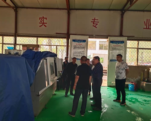 和靈石縣第一職業(yè)高中校領(lǐng)導(dǎo)在?？疾? /></div>
		<h2 id=