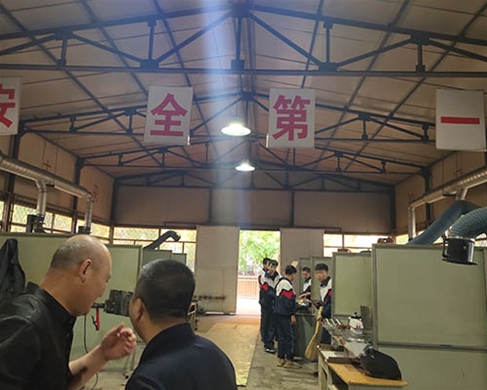 和靈石縣第一職業(yè)高中校領(lǐng)導(dǎo)在?？疾? /></div>
		<h2 id=